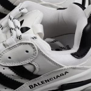Balenciaga x Adidas x Triple S Sneakers in White - RBS36