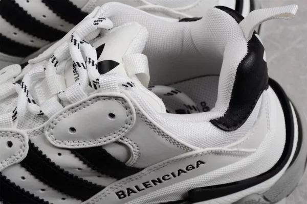 Balenciaga x Adidas x Triple S Sneakers in White - RBS36