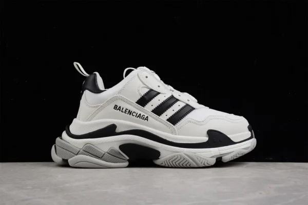 Balenciaga x Adidas x Triple S Sneakers in White - RBS36