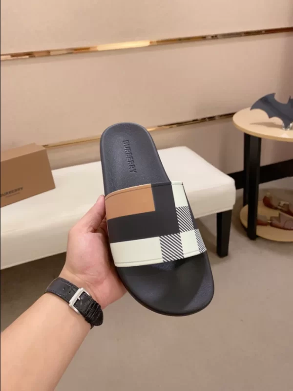 Burberry Check Slides - SB10