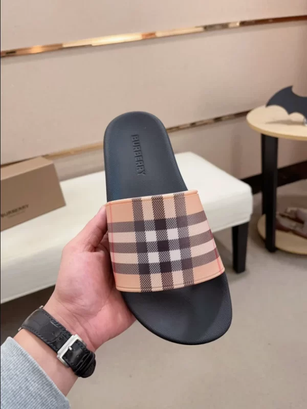 Burberry Check Slides - SB14