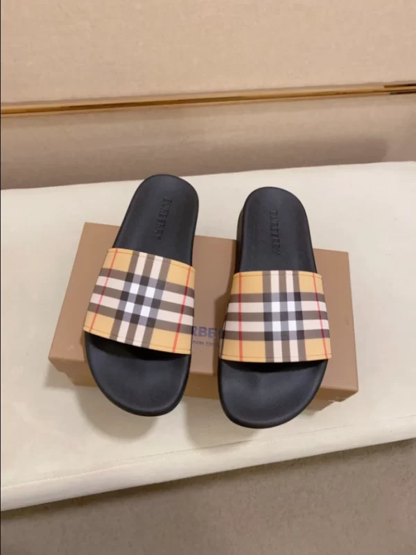 Burberry Check Slides - SB02