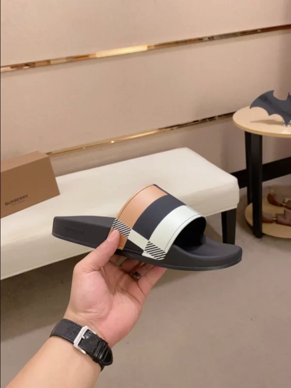 Burberry Check Slides - SB10