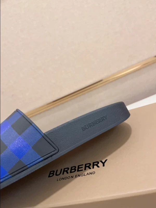 Burberry Check Slides - SB12