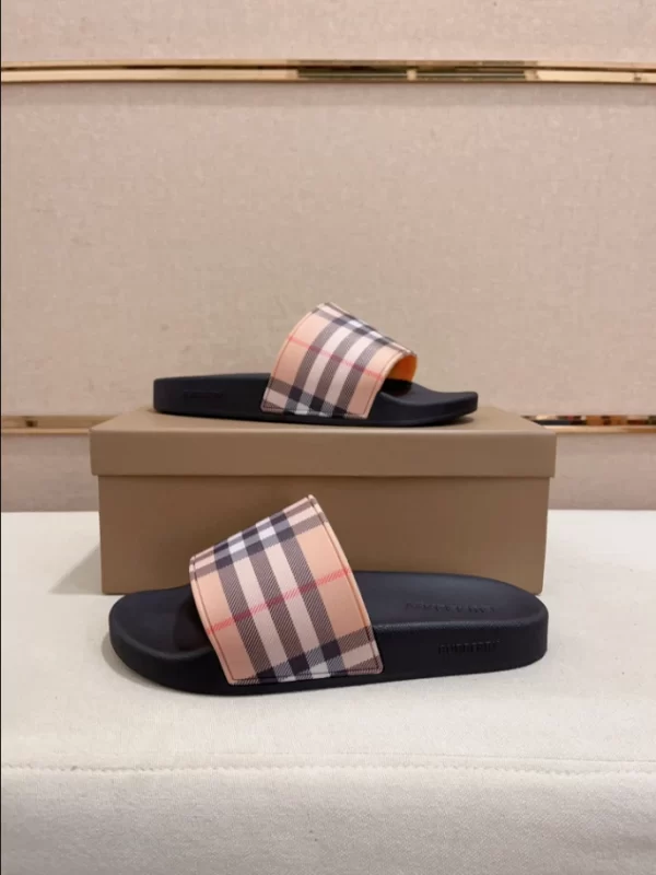 Burberry Check Slides - SB14