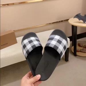 Burberry Check Slides - SB09