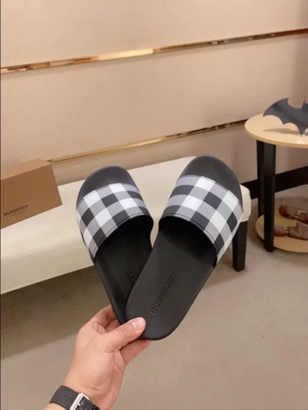 Burberry Check Slides - SB09