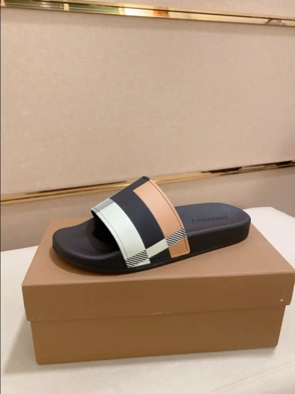 Burberry Check Slides - SB10