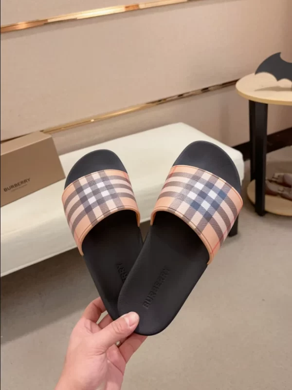 Burberry Check Slides - SB14