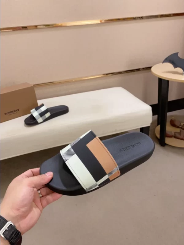 Burberry Check Slides - SB10