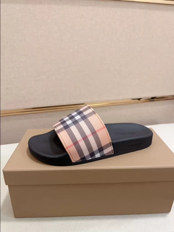 Burberry Check Slides - SB14