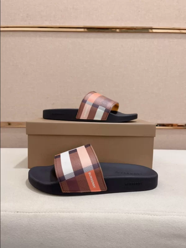 Burberry Check Slides - SB16