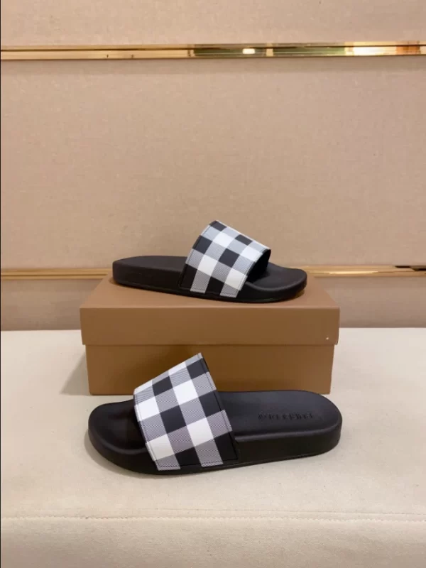 Burberry Check Slides - SB09