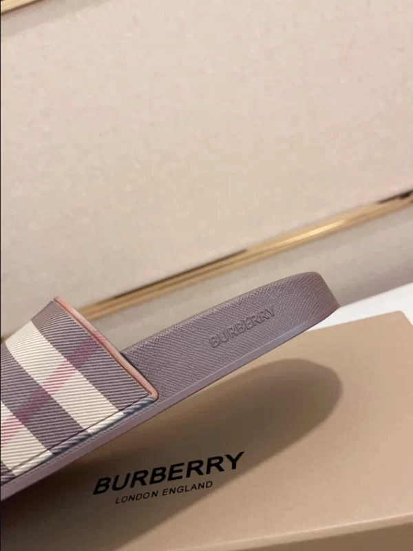 Burberry Check Slides - SB11