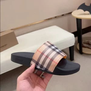 Burberry Check Slides - SB14