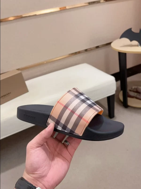 Burberry Check Slides - SB14