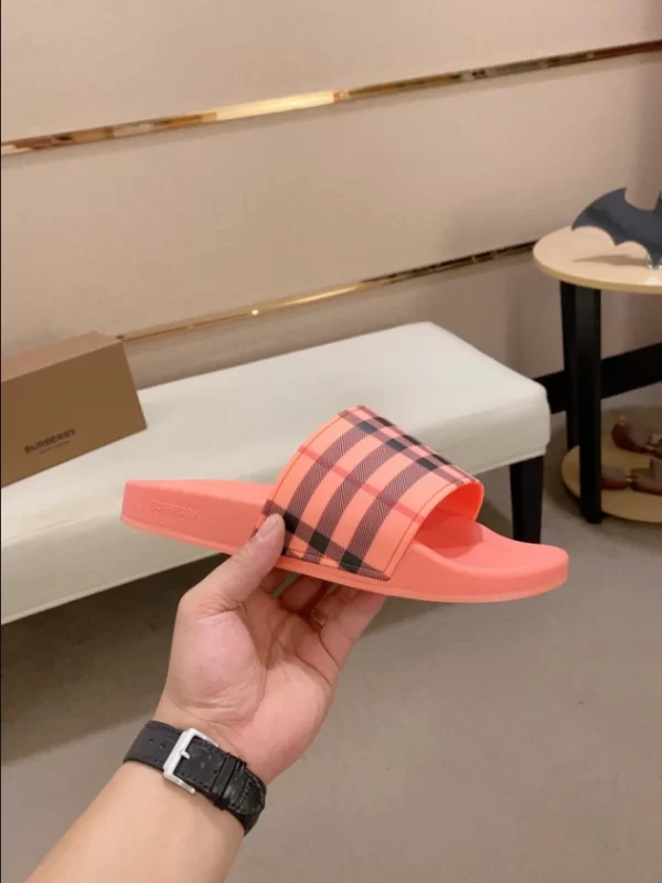 Burberry Check Slides - SB08