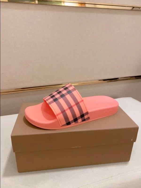 Burberry Check Slides - SB08