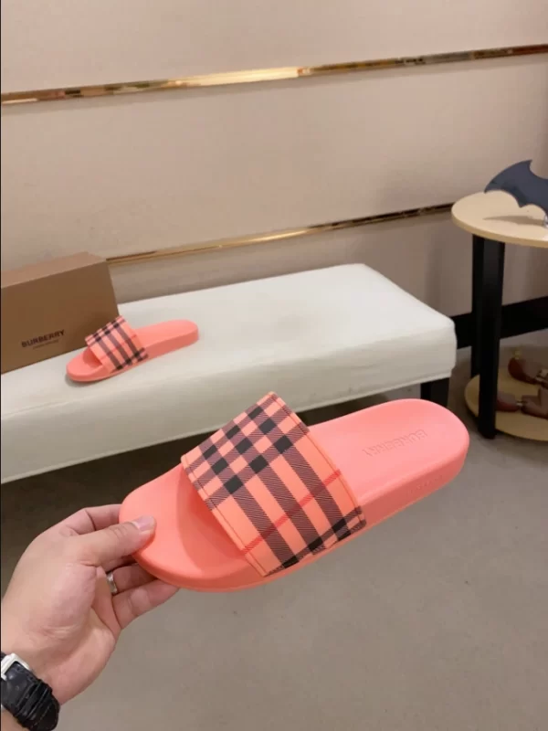 Burberry Check Slides - SB08