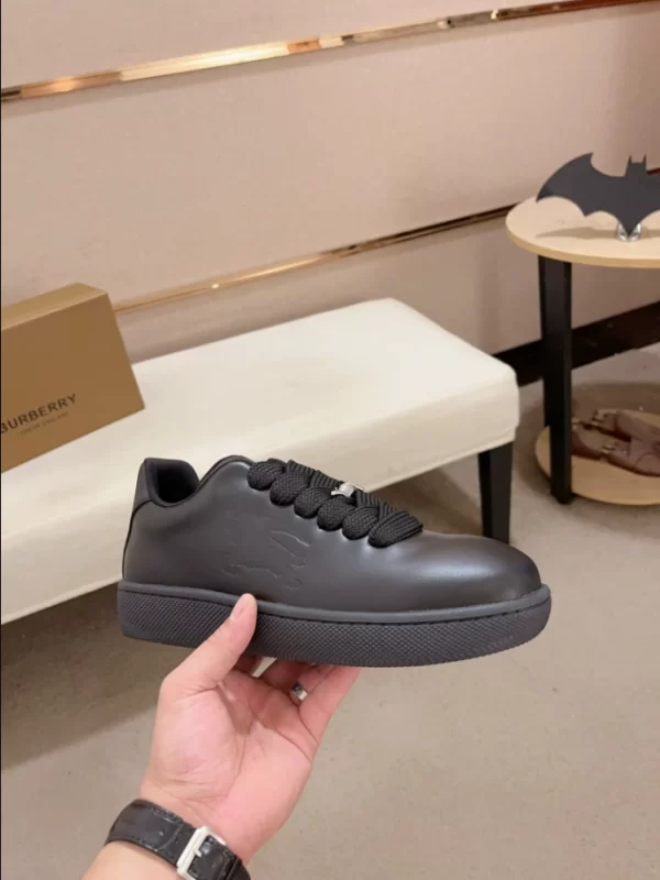 Burberry Leather Stock Sneakers - RBB01