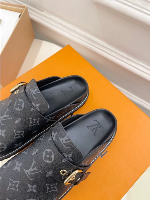 LV Cosy Flat Comfort Clogs - S32