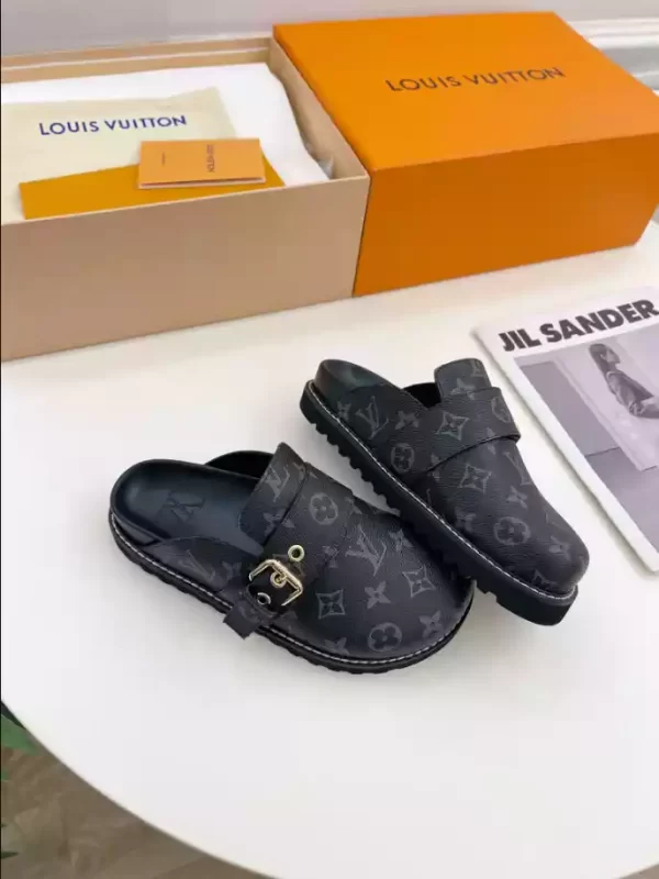 LV Cosy Flat Comfort Clogs - S34