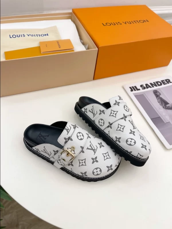 LV Cosy Flat Comfort Clogs - S33