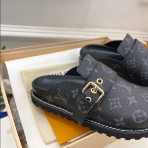 LV Cosy Flat Comfort Clogs - S32