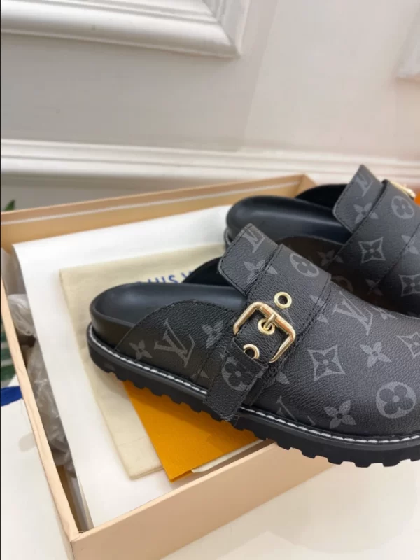 LV Cosy Flat Comfort Clogs - S32