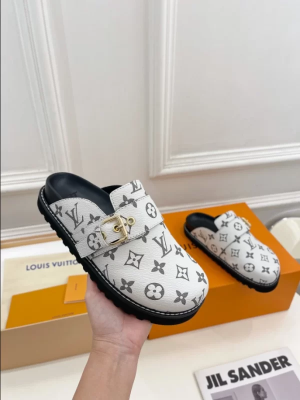 LV Cosy Flat Comfort Clogs - S33