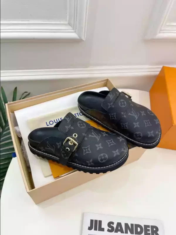 LV Cosy Flat Comfort Clogs - S34