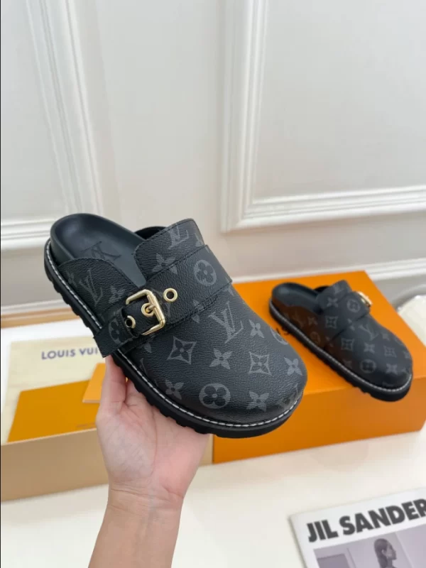 LV Cosy Flat Comfort Clogs - S32