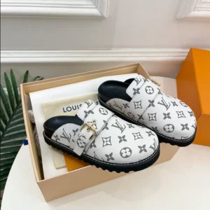 LV Cosy Flat Comfort Clogs - S33