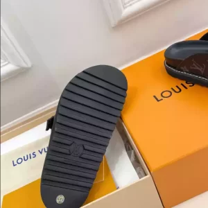 LV Cosy Flat Comfort Clogs - S34