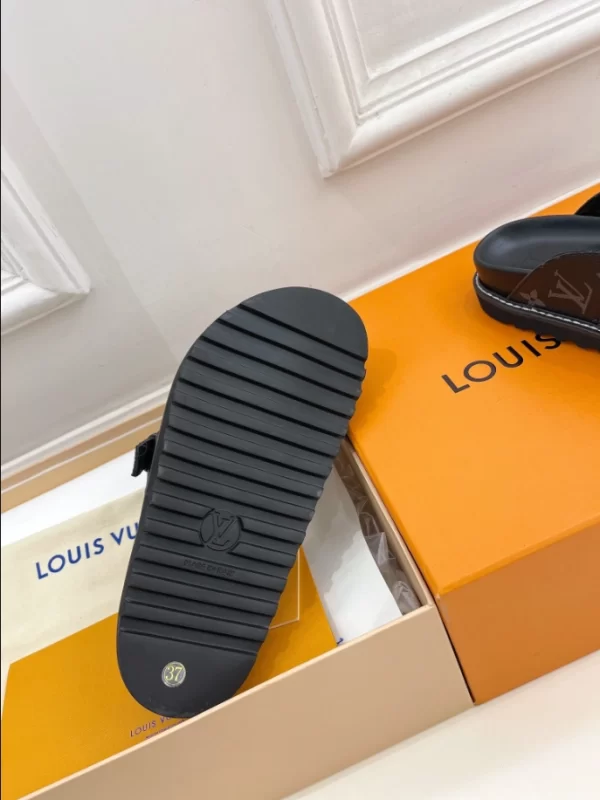 LV Cosy Flat Comfort Clogs - S32