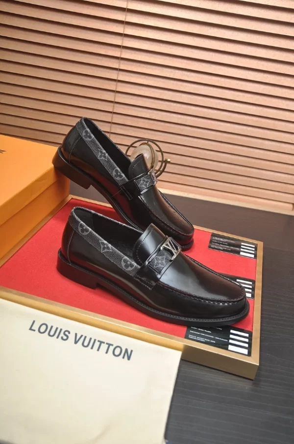 LV Major Loafer - RL61