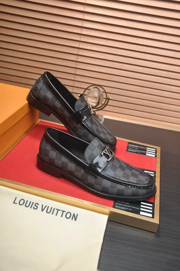 LV Major Loafer - RL64