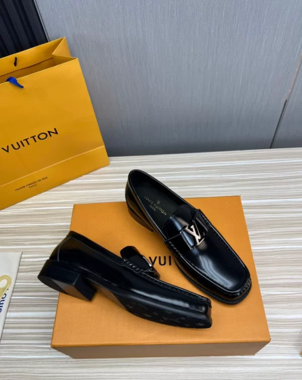 LV Montaigne Loafer - RL77