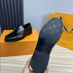 LV Montaigne Loafer - RL77