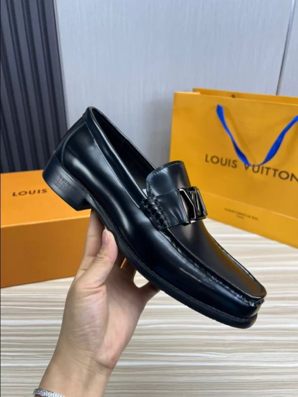 LV Montaigne Loafer - RL77