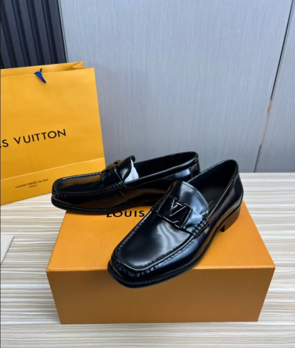 LV Montaigne Loafer - RL77