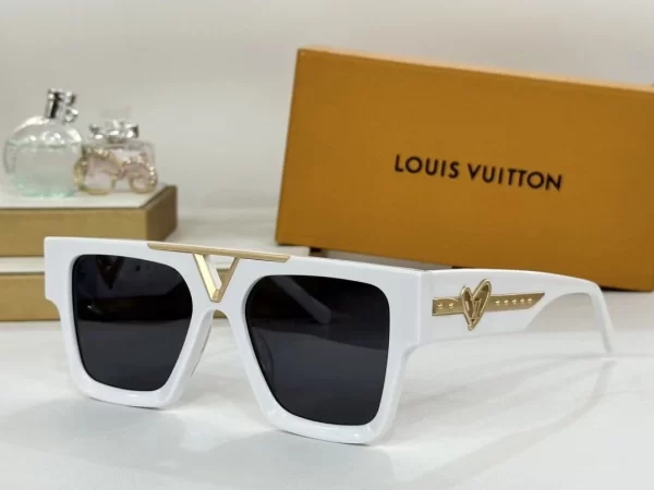 Louis Vuitton Sunglasses – LRS81