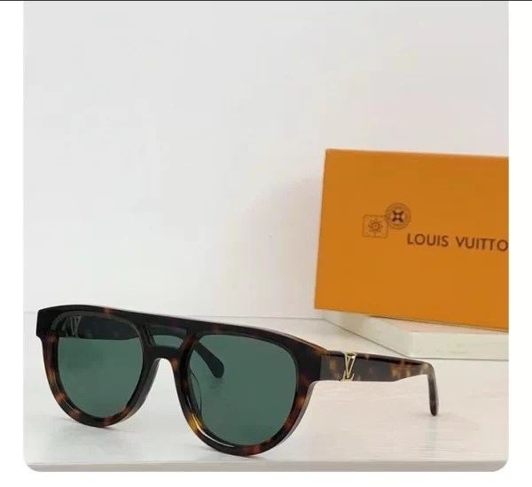 Louis Vuitton Sunglasses – LRS38