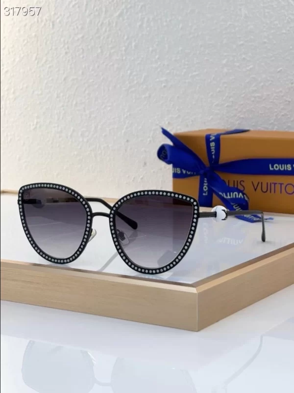 Louis Vuitton Sunglasses – LRS100