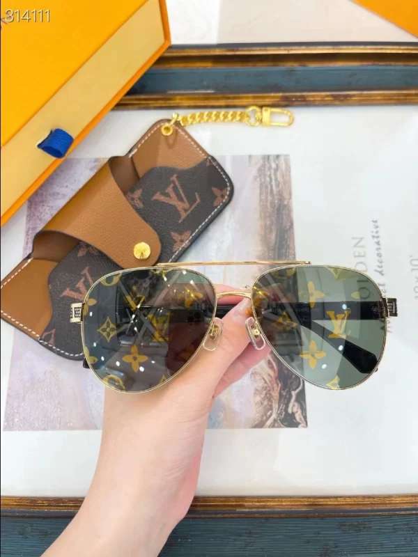 Louis Vuitton Sunglasses – LRS16