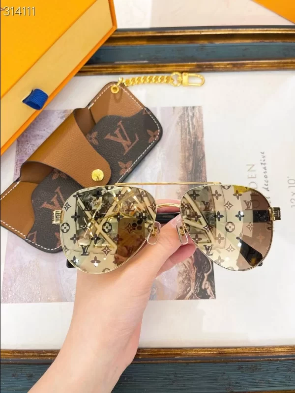 Louis Vuitton Sunglasses – LRS20