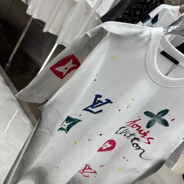 Louis Vuitton T-shirt - LRT02