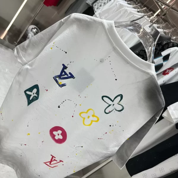 Louis Vuitton T-shirt - LRT02