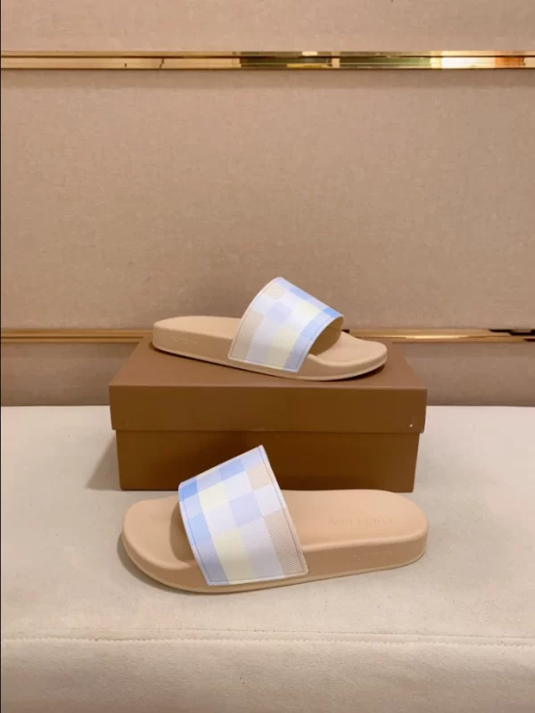 Burberry Check Slides - SB06