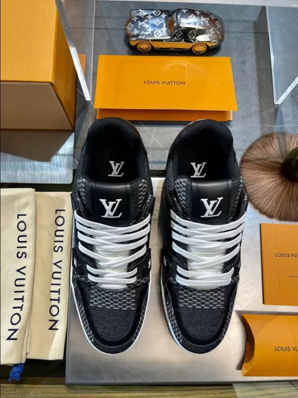 LV Trainer Sneaker - RLS81